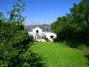 Spacious Holiday Home in Rosebush with Garden