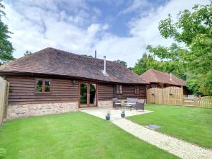 Rustic Holiday home in Cranbrook Kent with Lawn