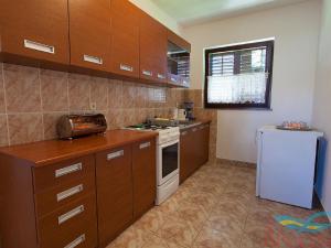 Spacious apartment with terrace and garden grill for use