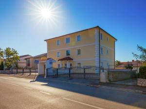 Lovely apartment in Crikvenica with roofed terrace 