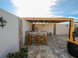 Charming Villa in Poli nik with Swimming Pool