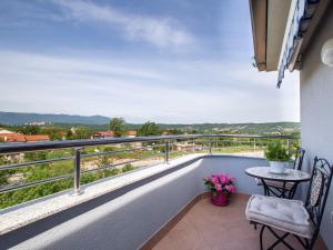 Modern Apartment in Vi kovo with Balcony