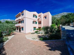Bright Apartment in Dalmatia by the Sea 