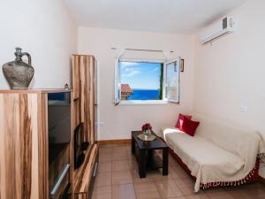 Bright Apartment in Dalmatia by the Sea