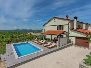 Spacious Apartment in Pazin with Pool - Borut