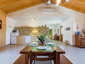 Spacious Apartment in Pazin with Pool 