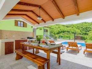 Spacious Apartment in Pazin with Pool 