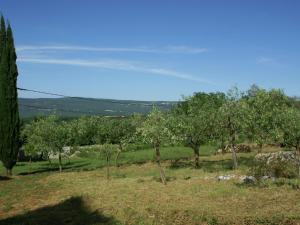 Apartment in Rakalj with garden near beach