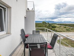 Comfortable Apartment in Novalja near Zr e Beach