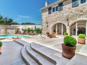 Rustic villa in Vrsar with private swimming pool 
