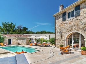 Rustic villa in Vrsar with private swimming pool 