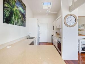 Claytons 5 by Discover Stradbroke