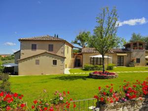 Gorgeous Mansion in Rapolano Terme with Swimming Pool