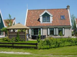 Three-Bedroom Villa room in Nice villa in Wieringer style near the Wadden Sea
