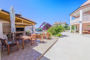 Apartments Tiho i Pave