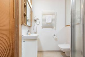 Wolska Residence Apartments with Parking by Noclegi Renters