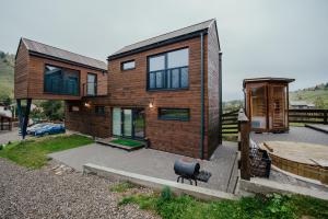 Orion Apartments (family)