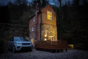 Robin Hood Tower - Whatstandwell