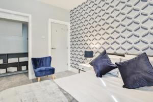 Hidden Gem-Open To Book-Super Location