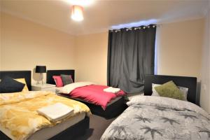 London Zone 2 Lovely 4 bedroom Apartment - 3 Trowbridge Road
