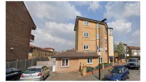 London Zone 2 Lovely 4 bedroom Apartment - 3 Trowbridge Road
