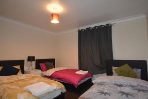London Zone 2 Lovely 4 bedroom Apartment - 3 Trowbridge Road