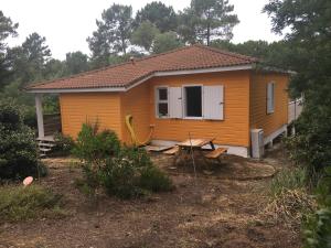 Chalets Chalet orange naturiste la Jenny : photos des chambres