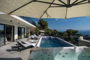 Luxury Villa Happiness Private Pool, Jacuzzi, Sauna & Gym Near the Beach