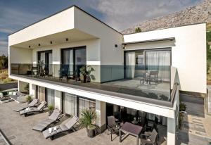 Luxury Villa Happiness Private Pool, Jacuzzi, Sauna & Gym Near the Beach