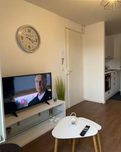Appartements T1 bis 35 m2 lit queen size tout equipe : photos des chambres