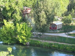 Campings Camping belle riviere : photos des chambres