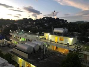 3 Roadside Lexine FREE WIFI !