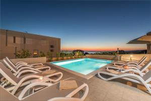 Sanda luxury apartment with pool 