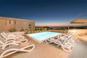 Sanda luxury apartment with pool