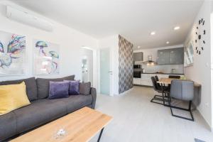 Sanda luxury apartment with pool 