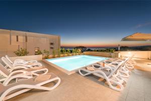 Dino 2 luxury apartment with pool 