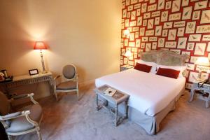 Hotels Logis - Hotel & Restaurant du Tribunal : photos des chambres