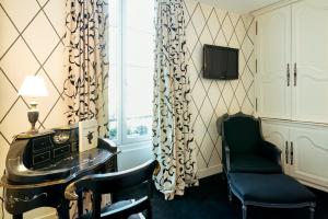 Hotels Logis - Hotel & Restaurant du Tribunal : photos des chambres