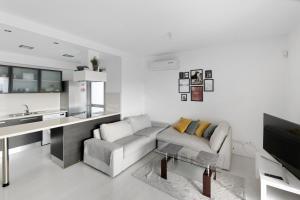 Glabur Stays - The Fabulous 2 BDR - Nicosia City, Free Parking & Wifi, Welcomes You!!!