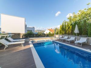 Luxury Beachfront Villa Trogir 2 with private pool, jacuzzi and gym at the beach on Ciovo - Okrug Gornji