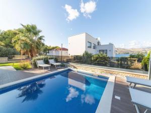 Luxury Beachfront Villa Trogir 2 with private pool, jacuzzi and gym at the beach on Ciovo - Okrug Go 