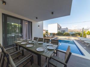 Luxury Beachfront Villa Trogir 2 with private pool, jacuzzi and gym at the beach on Ciovo - Okrug Gornji