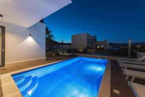 Luxury Beachfront Villa Trogir 2 with private pool, jacuzzi and gym at the beach on Ciovo - Okrug Go 
