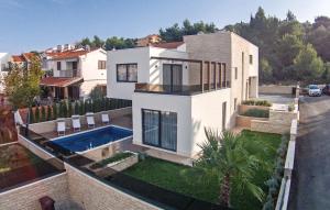Luxury Beachfront Villa Trogir 2 with private pool, jacuzzi and gym at the beach on Ciovo - Okrug Go 