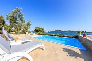 Luxury Beachfront Villa Dalmatino Trogir with private pool right at the beach in Okrug Gornji - Ciovo