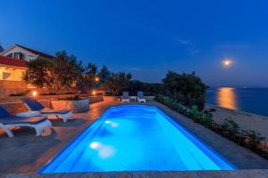 Luxury Beachfront Villa Dalmatino Trogir with private pool right at the beach in Okrug Gornji - Ciovo