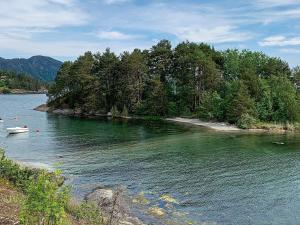 Seaside Serenity in Hardangerfjord-By Traum