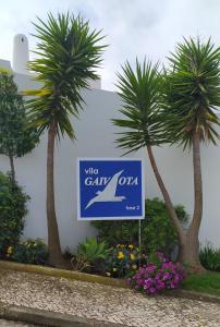 Three Palms Apartment