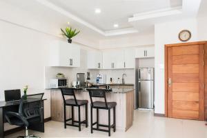 SILVERSTONE APARTMENTS -Modern Living 1 BR NEAR YAYA - GYM&POOL