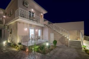 Nikos & Maria Studios II